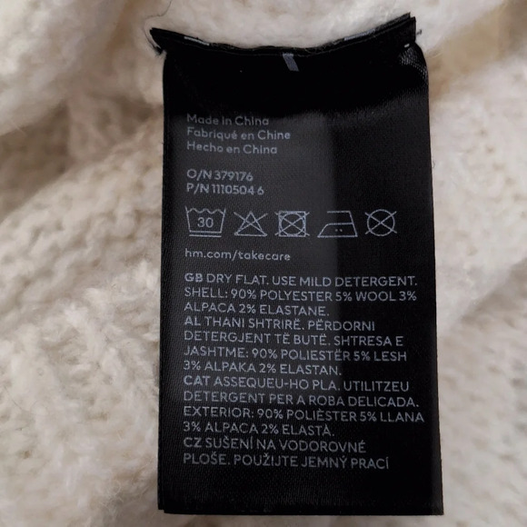 H&M Medium Wool Alpaca Blend Long Sleeve Mock-Neck Oversized Sweater - Picture 7 of 11